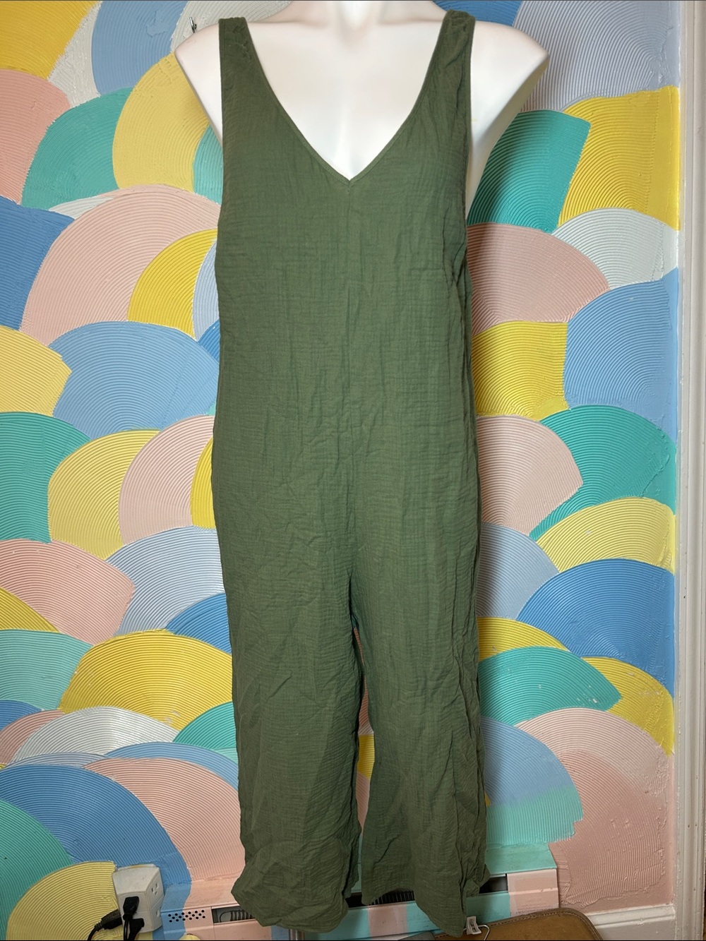 Forever 21 Olive Green Sleeveless V-Neck Jumpsuit 100% cotton sz M